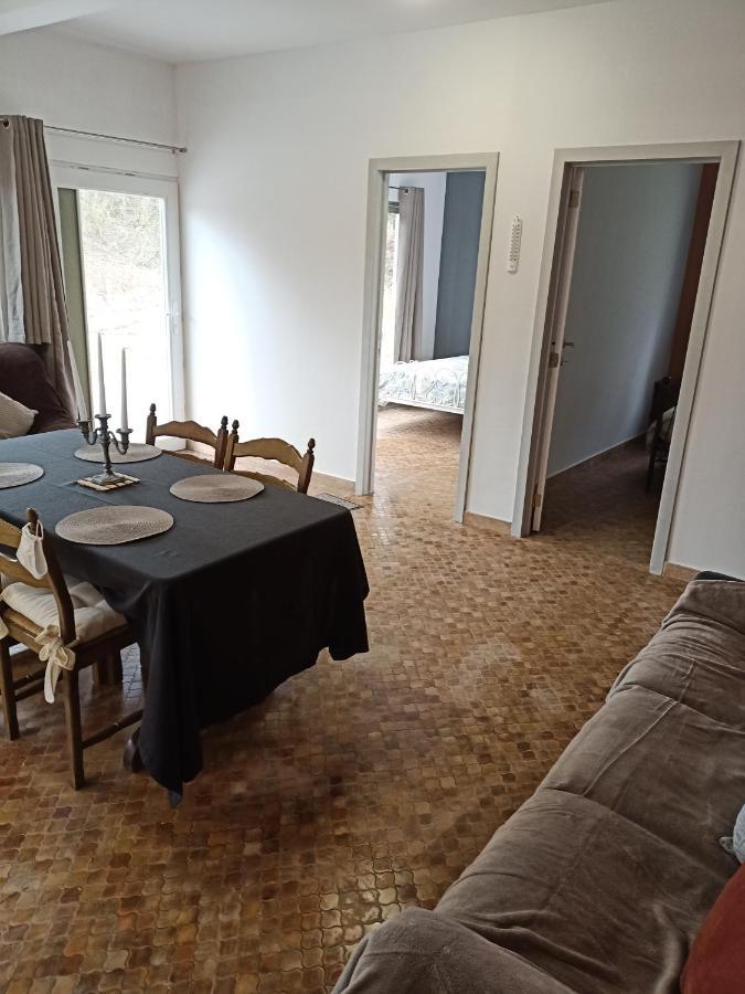 Deux étangs poissonneux au milieu des bois avec gîte moderne, la halte des deux lacs Rosée Extérieur photo