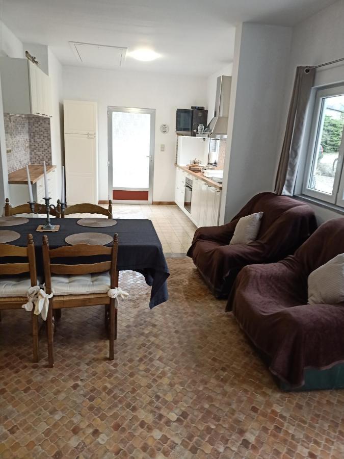 Deux étangs poissonneux au milieu des bois avec gîte moderne, la halte des deux lacs Rosée Extérieur photo