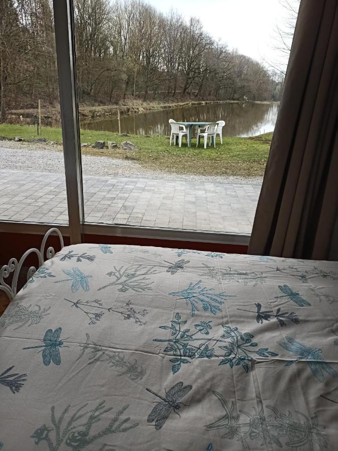 Deux étangs poissonneux au milieu des bois avec gîte moderne, la halte des deux lacs Rosée Extérieur photo