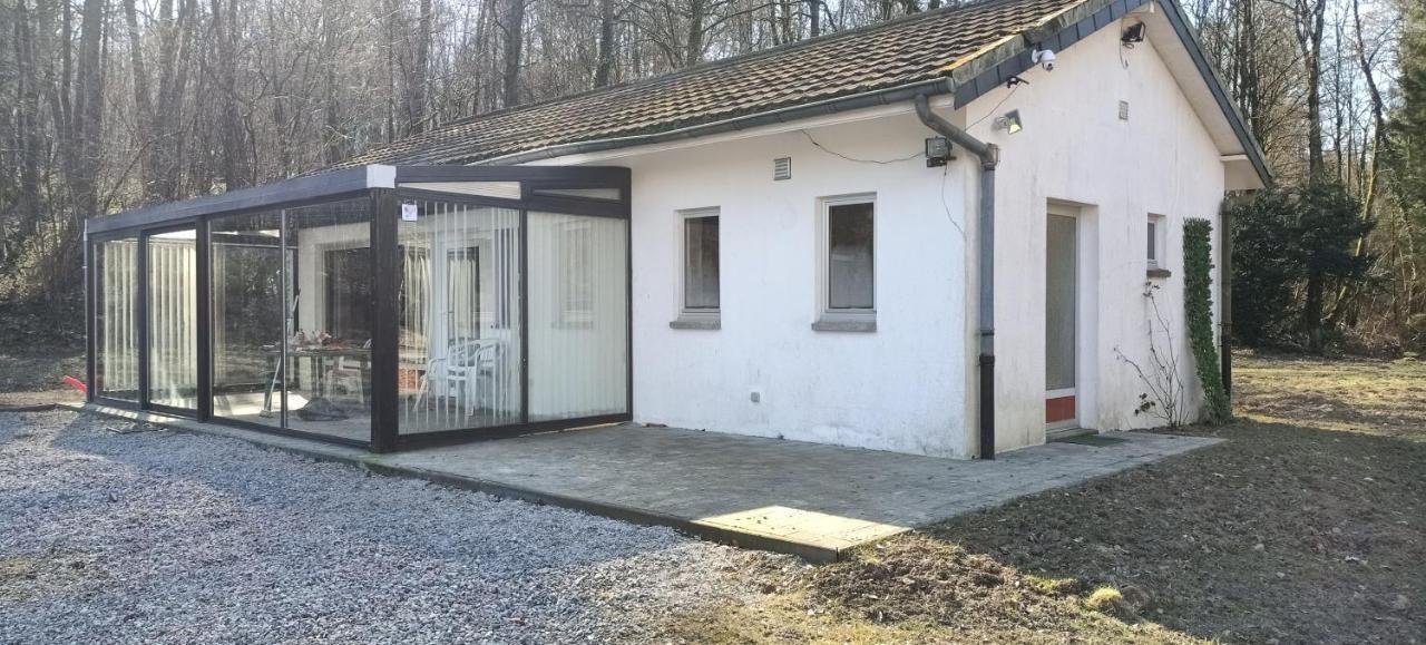 Deux étangs poissonneux au milieu des bois avec gîte moderne, la halte des deux lacs Rosée Extérieur photo